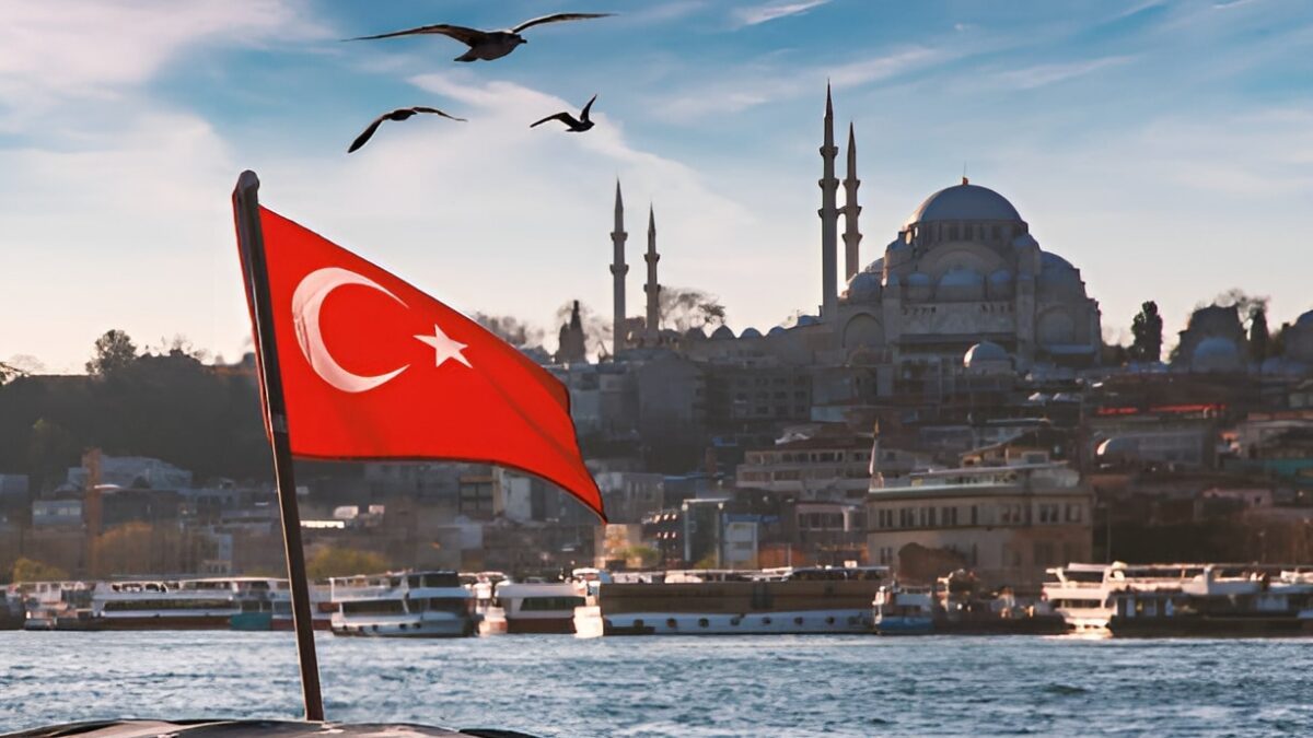 Turchia in equilibrio tra NATO e BRICS: ago della bilancia nei Balcani e riapertura dei rapporti con la Grecia