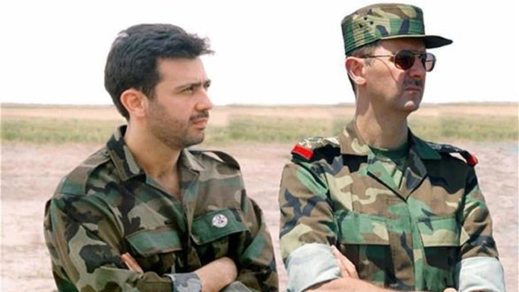 Maher Assad (a sinistra) con il fratello Bashar (a destra).