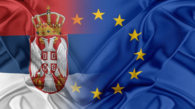 Bandiere della Serbia e dell’Unione europea affiancate