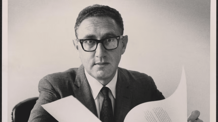 Una rara foto di un giovane Henry Kissinger.