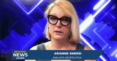Arianne Ghersi interviene in televisione; il sottopancia la presenta come analista geopolitica