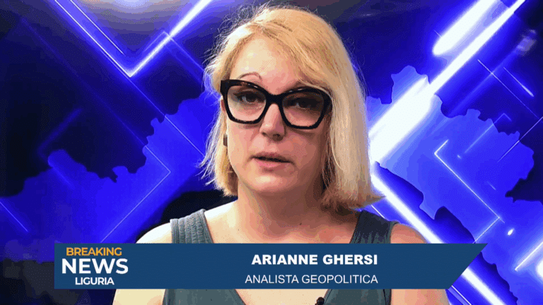 Arianne Ghersi interviene in televisione; il sottopancia la presenta come analista geopolitica