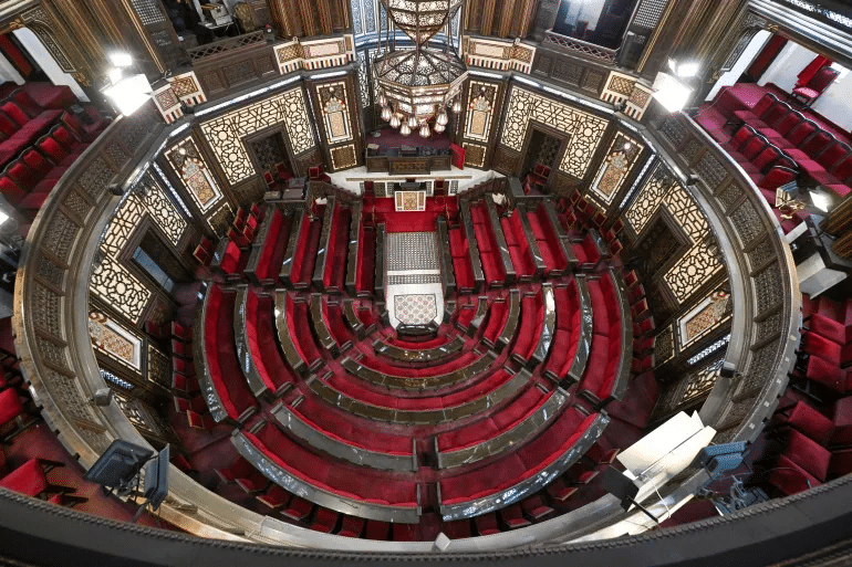 Sala riunioni dell'edificio dell'Assemblea del popolo siriano a Damasco nel 2025.