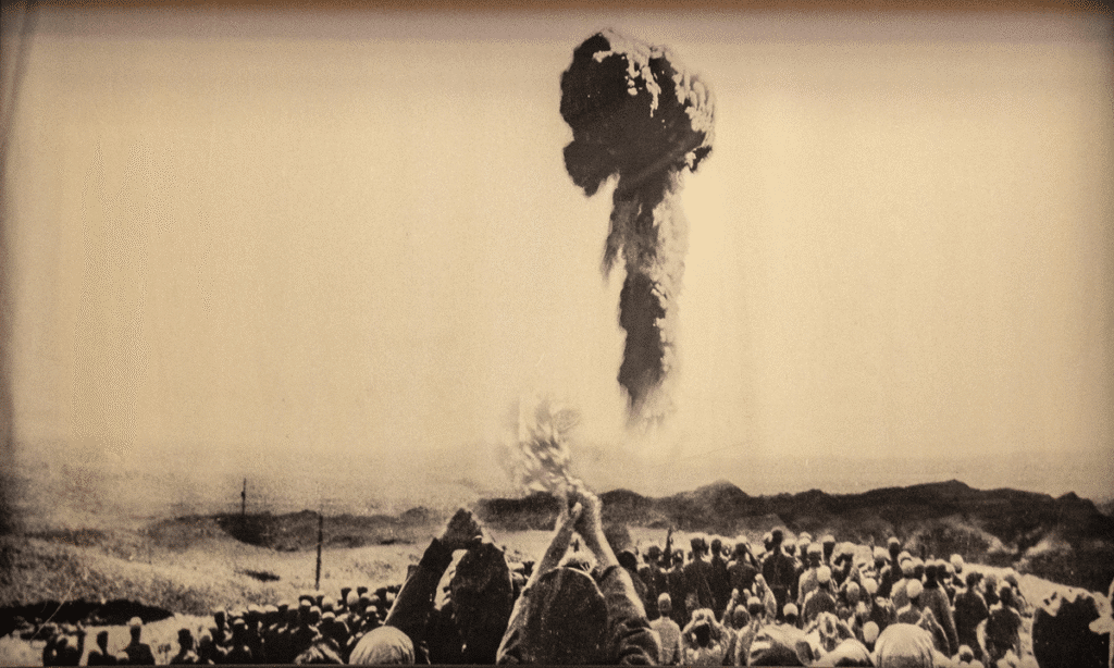 Rara immagine del test nucleare cinese del 16 ottobre del 1964.