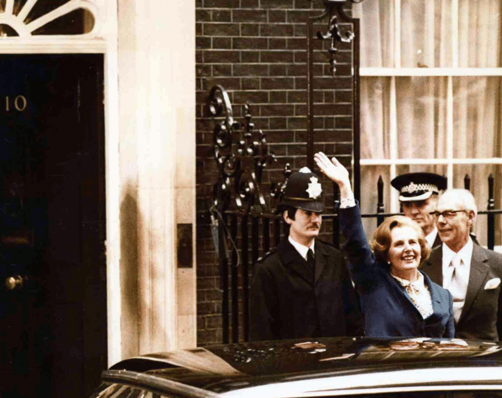 Margharet Thatcher al suo arrivo al n° 10 di Downing Street, il 4 maggio 1979.