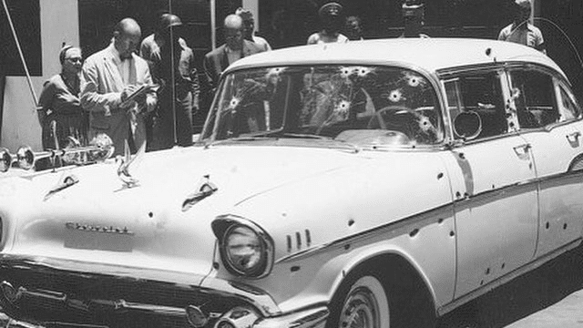 L'automobile di Rafael Trujillo crivellata dai proiettili (30 maggio 1961).