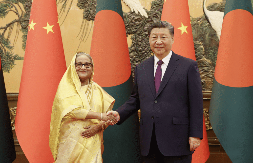 Sheikh Hasina in visita Cina, accolta dal premier cinese Xi Jinping.