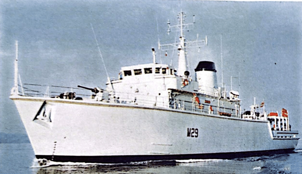 L'HMS BRECON, un cacciamine della classe HUNT, è un'unità della nuova classe di cacciamine con scafi in GRP.