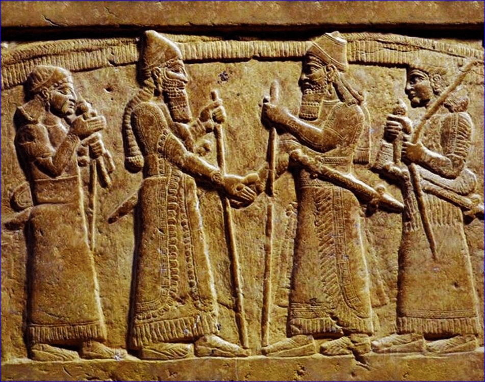 Parte anteriore della base del trono di Salmanassar III d'Assiria, raffigurante il re assiro e Marduk-zakir-šumi I di Babilonia che si stringono la mano in una pubblica dimostrazione di amicizia assiro-babilonese. Da Kalhu. Iraq Museum, IM 65574.