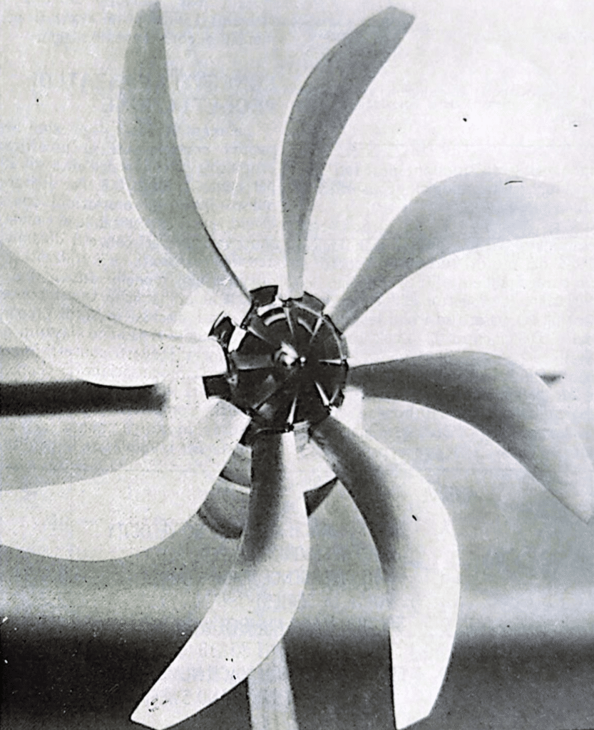 Il prop-fan è un sistema efficace di propulsione aerea, progettato e sviluppato dalla United Technologies Hamilton Standard division. In combinazione con una turbina avanzata, è previsto che il prop-fan sarà al pari di un aviogetto standard, con un consumo di carburante significativamente ridotto.