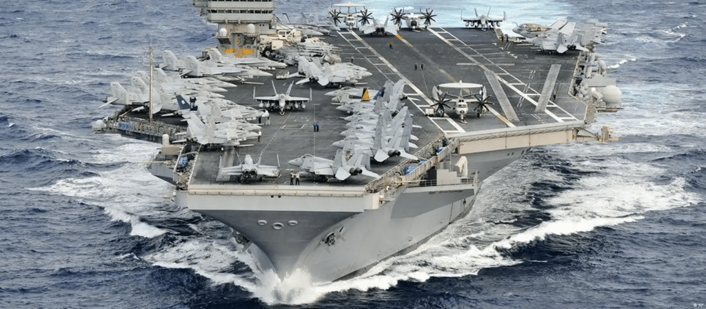 Una delle portaerei USA in rotta per avere il territorio iraniano "a portata di tiro".