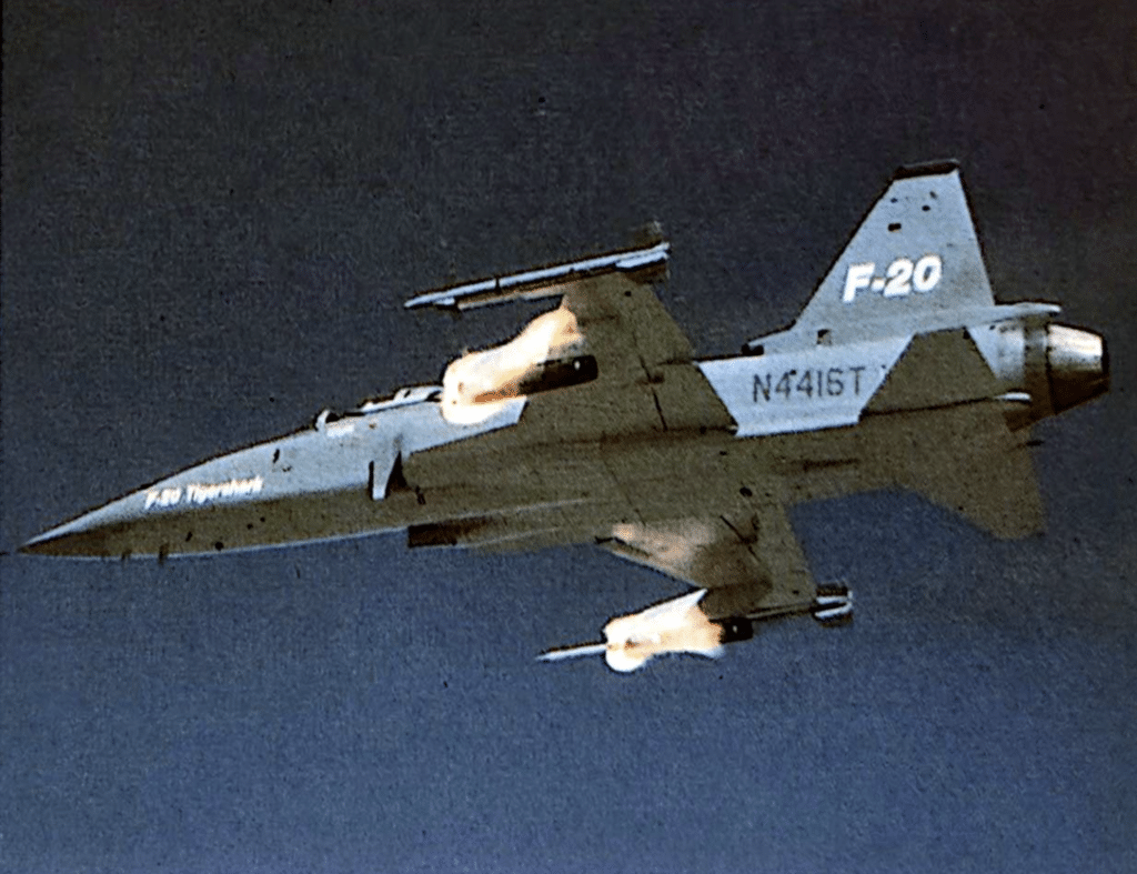 Le linee affilate del Northrop F-20 TIGERSHARK sono ben visibili in questa foto.