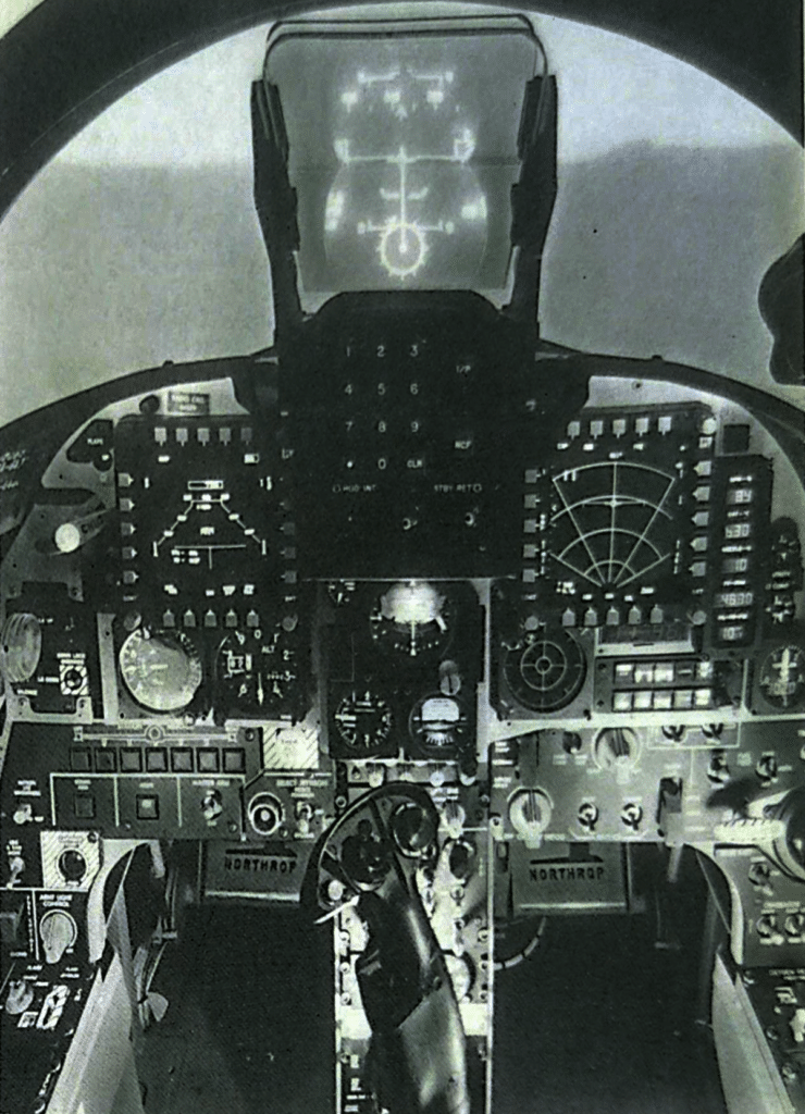 La sistemazione della cabina del TIGERSHARK è ritenuta una delle più avanzate del mondo. Il comando Hans-on stick and Throttle (HOSAT) scopre i bersagli e azione le armi senza che le mani del pilota lascino i comandi. Altri dati vengono proiettati sullo schermo HUD davanti al pilota.