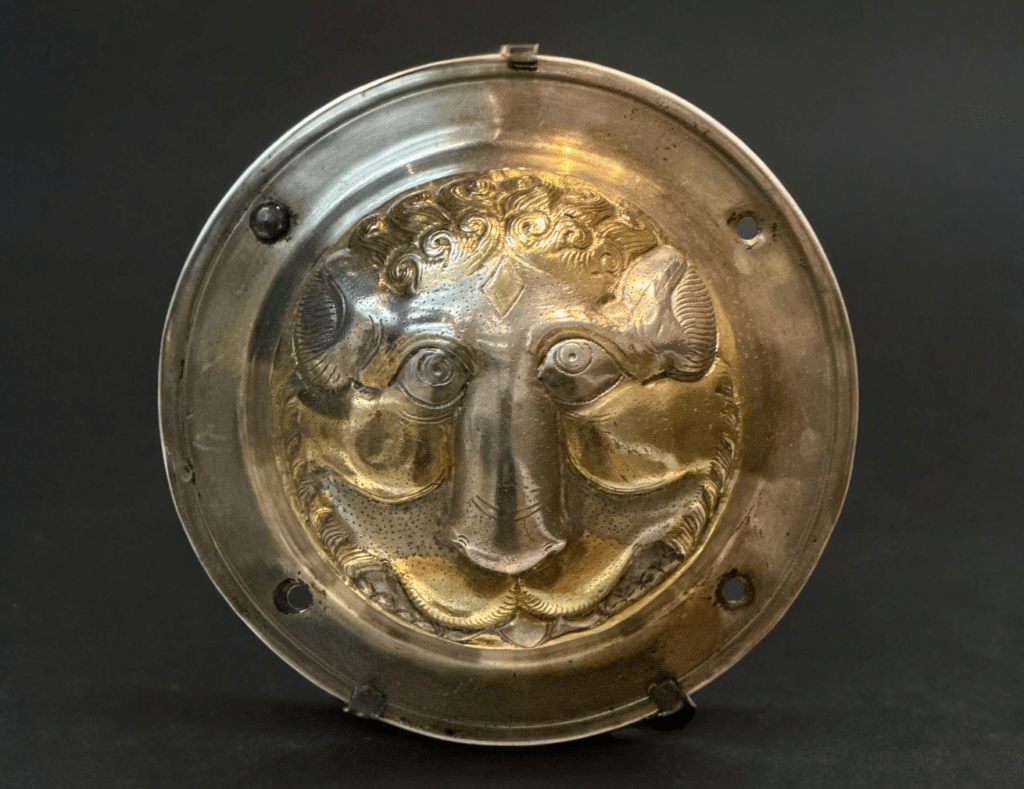 Muso in argento dorato con testa di leone; IV secolo, primo periodo sasanide, Iran; British Museum.