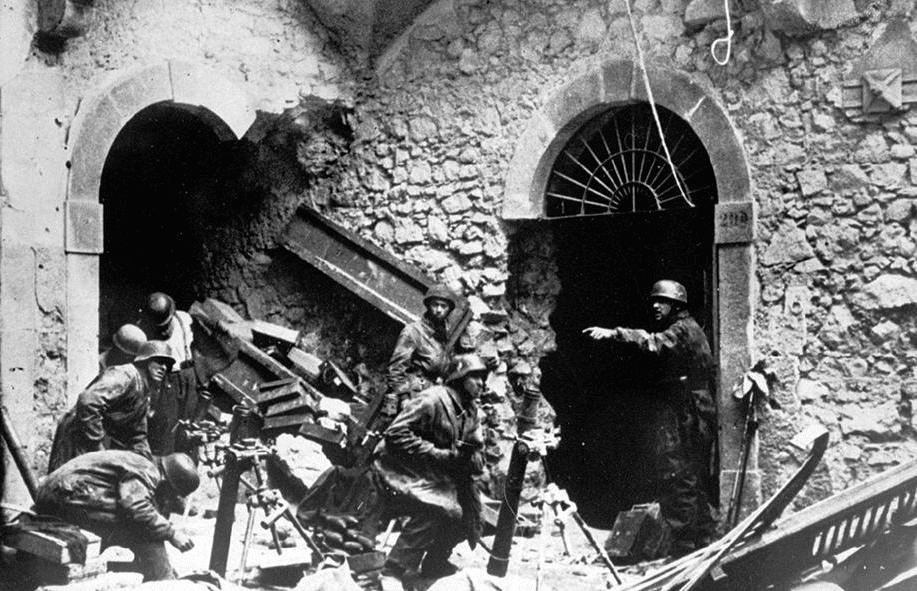 Truppe tedesche nell’abitato di Cassino.