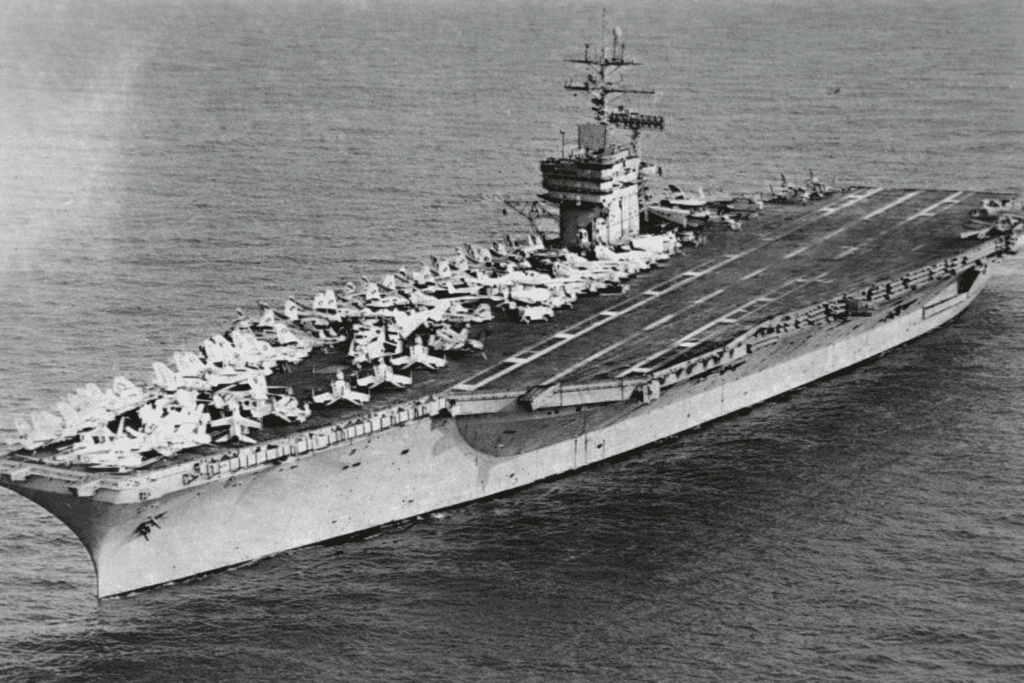 Veduta della sezione prodiera dell'USS NIMITZ (CNV 68).