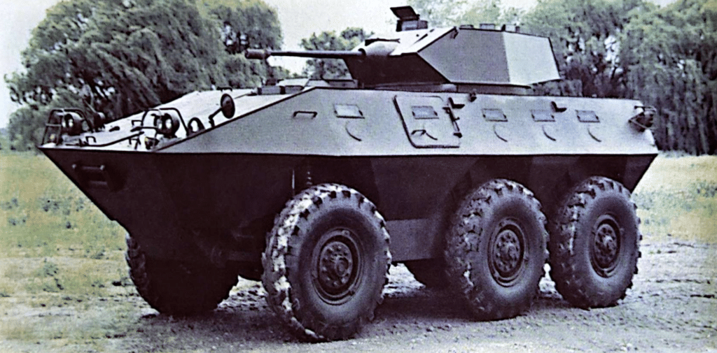 Un V300 con torretta monoposto, armato con un Oerlikon 204 GK da 20 mm. La torretta ha un brandeggio di 360 gradi ad una velocità di 60 gradi al secondo con elevazione di +55 gradi e -8 gradi.