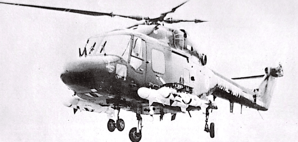 Un Westland LYNX HAS Mk 2 con un supporto provvisorio per il SEA SKUA ASM.