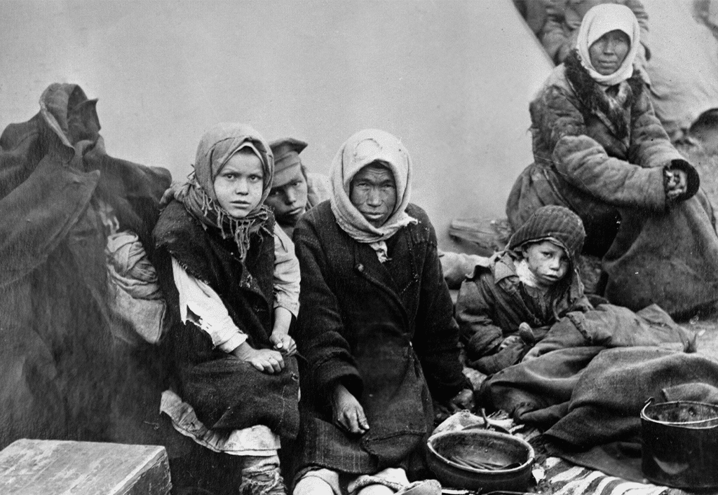 Popolazione allo stremo durante la carestia del 1920 - 1921.