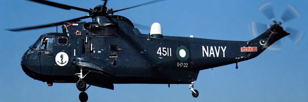 Un SEA KING Mk 45 della Marina pakistana, che dispone di due stormi di ASW-SAR SEA KING, armati con sei Mk 45. Possono anche imbarcare missili ASM AM-39 EXOCET.
