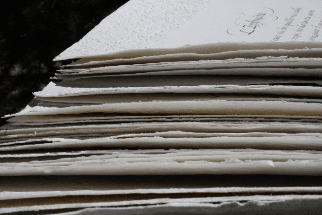 Carta pregiata in fibra di cotone.