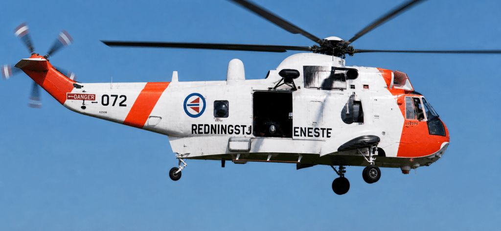 Un SEA KING Mk 43 dell'Aviazione norvegese con il portello di carico aperto. L'Aviazione Reale norvegese impiega 10 Mk 43 in un reparto SAR.