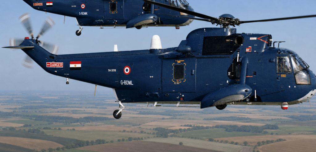 Due SEA KING Mk47 della Marina egiziana. La Marina egiziana possiede sei Mk 47 in un solo squadrone ASW, mentre l'Esercito egiziano possiede 25 COMMANDO.