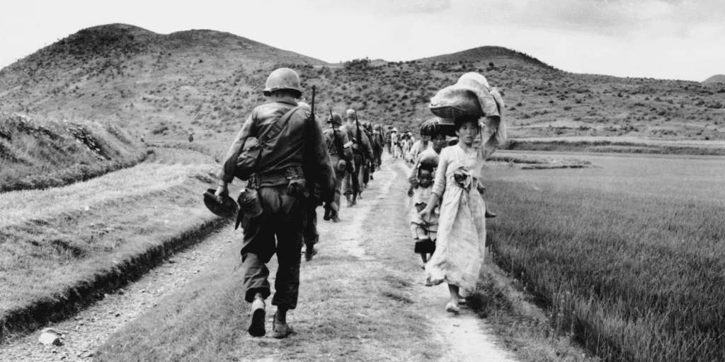 La Guerra di Corea: soldati in marcia, popolazione in fuga dalle zone di guerra.