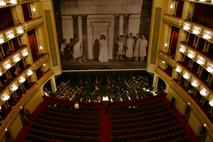 Il "golfo mistico" della Staatsoper di Vienna.
