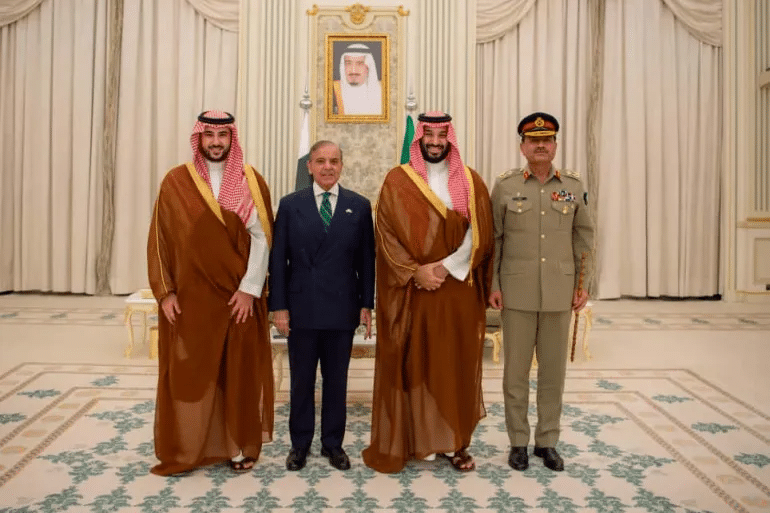 Il 17 settembre 2025 a Riyadh, Pakistan e Arabia Saudita hanno firmato un accordo di difesa.