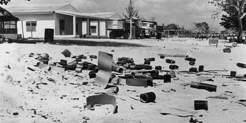 Resti di artiglieria sulla Playa de Giron, a Cuba, spiaggia della Baia dei Porci.