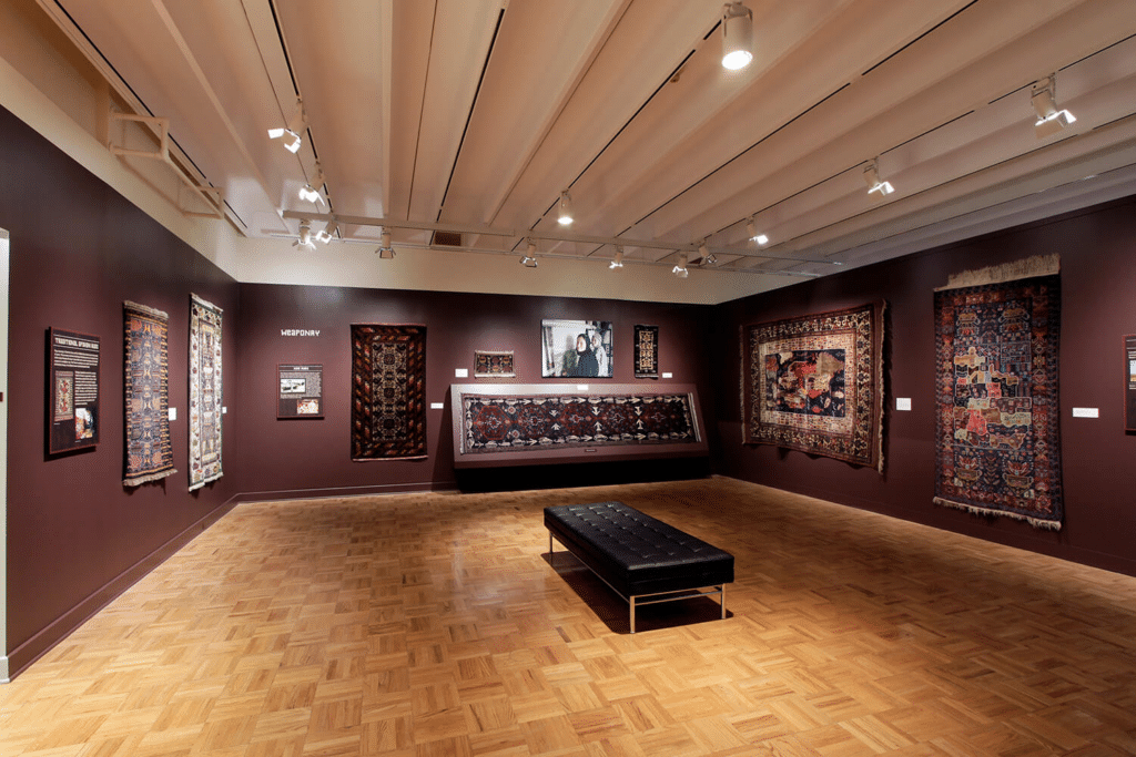Tappeti di guerra afghani: l'arte moderna dell'Asia centrale in mostra nella Grand Gallery del MAG.