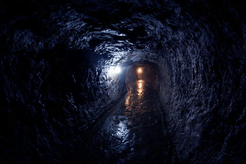 Uno dei tanti tunnel oggetto d'esplorazione.