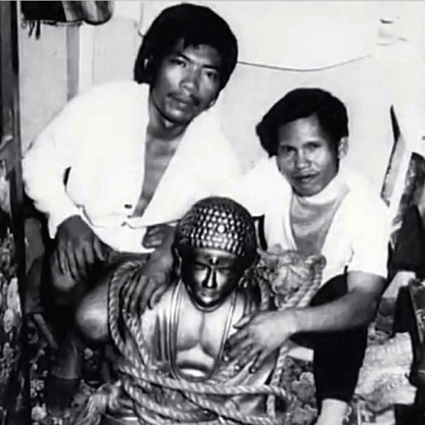 Rogelio Roxas (a sinistra) ha dichiarato di essere stato derubato da uomini inviati da Ferdinand Marcos. (Fonte: famiglia Roxas)