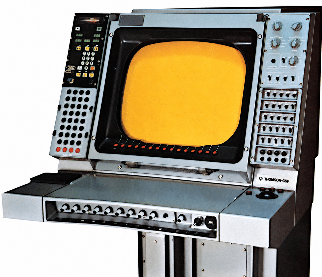 La console verticale del sistema Thomson CSF VEGA II. Secondo la missione, possono essere installati due versioni differenti del VEGA II.
