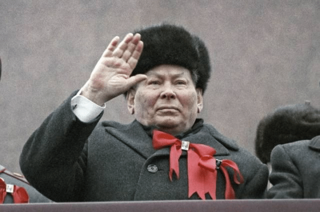 Konstantin Chernenko dopo la sua nomina.