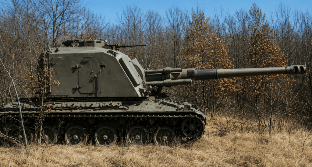 Il semovente GCT (Grande Cadence de Tir) da 155 mm: 19 sono già in servizio con l'Armee del Terre e altri 270 sono stati ordinati. Il GCT può impiegare vari tipi di munizioni, ivi incluso il Brandt Rocket Assisted Projectile da 155 mm, con un peso di 42,5 kg e un raggio di 30.500 m.