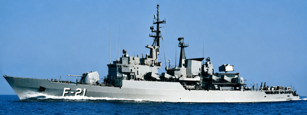 La fregata della classe LUPO MARISCAL SUCRE (F 21) dell'Armada Venuezuelana; otto di queste fregate, costruite nei CNR, sono in servizio. Queste navi da 2.525 t sono armate con OTO-Melara OTOMAT Mk 2 SSM (1 X $), 1 sistema SAM ALBATROS, 1 OTO Melara da 127 mm, IV Breda-Bofors AA da 40 mm e imbarcano un elicottero Agusta-Bell AB-272.