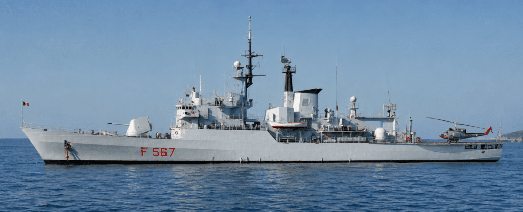 L’ORSA (F 567), una fregata della classe LUPO della Marina Militare Italiana, è la quarta unità della classe in servizio. L’Agusta-Bell AB-212 ASW imbarca un sonar sofisticato AN/AQS 13B, per la guerra antisom e per il lancio di siluri e bombe antisom.