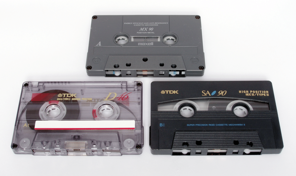 Alcune audiocassette degli anni '90 (fonte: WikiPedia).