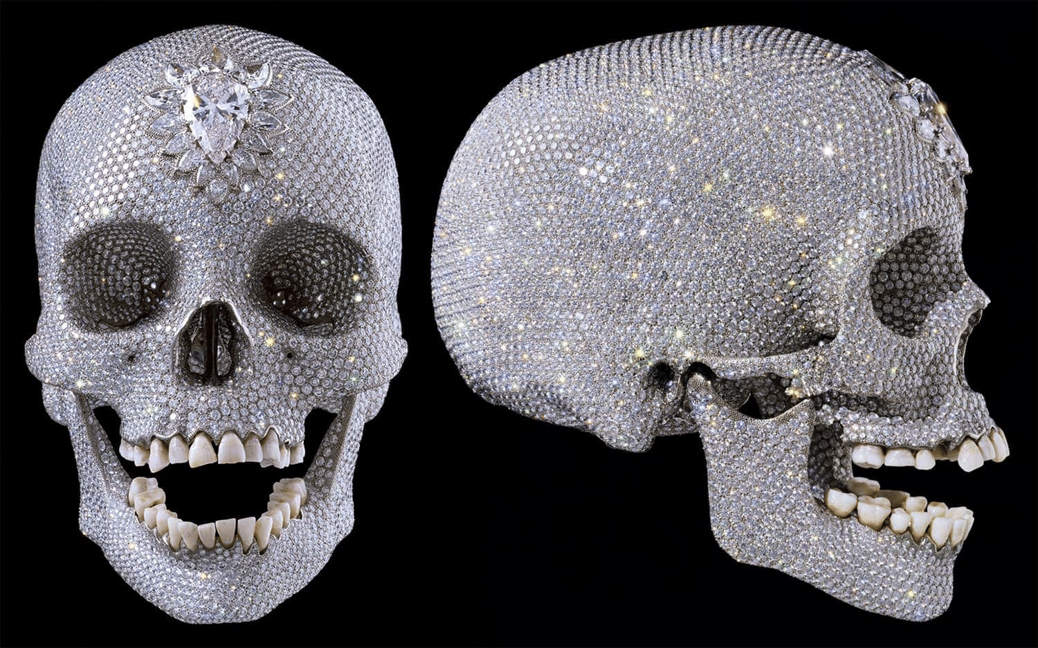 Damien Hirst, For the Love of God, teschio in platino ricoperto di diamanti.