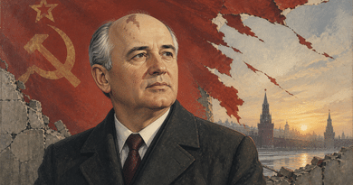Ritratto illustrato di Michail Gorbačëv sullo sfondo di simboli sovietici e del Cremlino