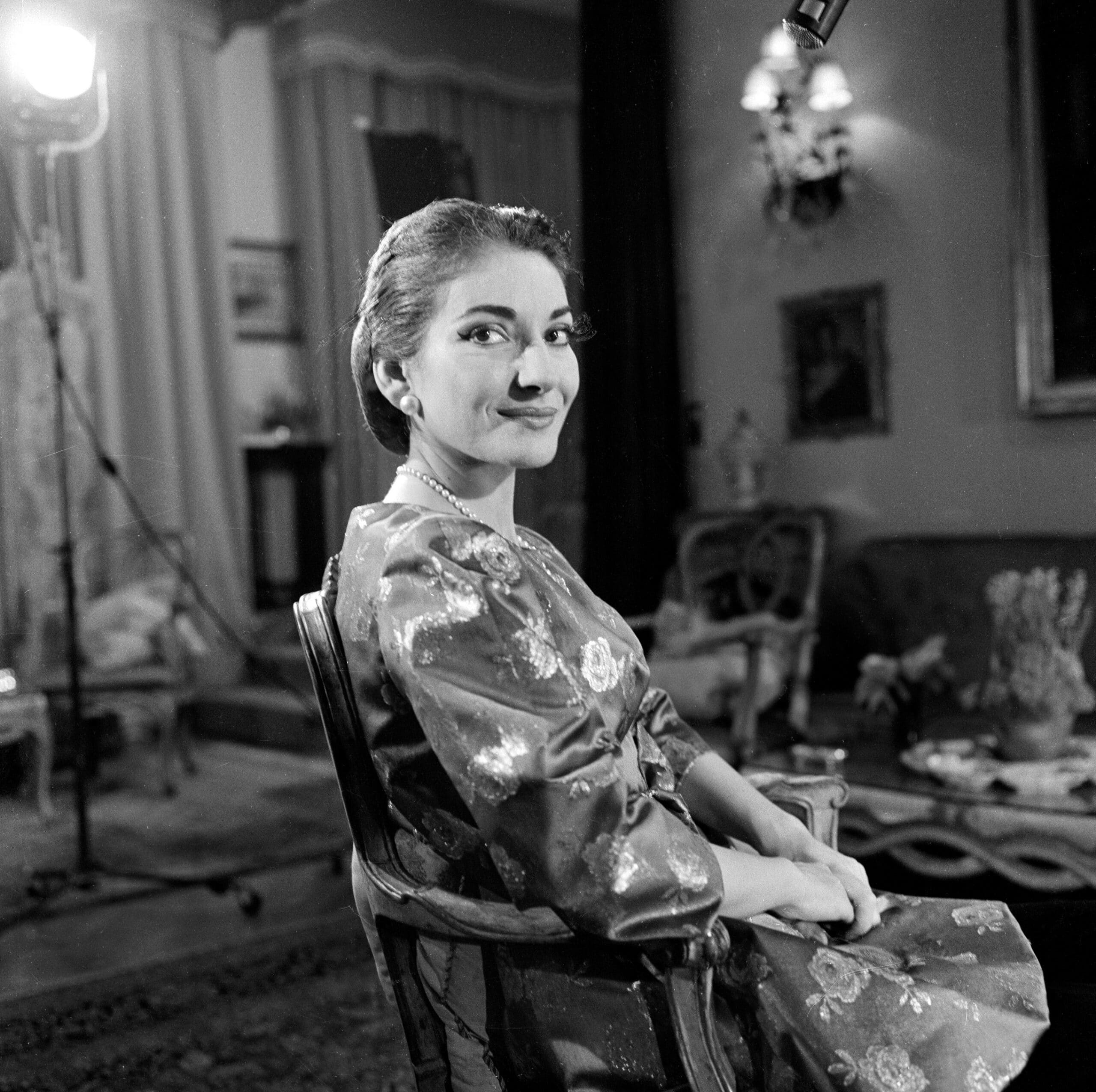 Ritratto di Maria Callas nel 1958 durante il programma televisivo Small World