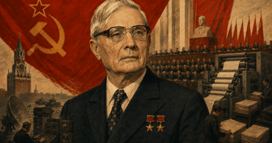 Mikhail Suslov: il guardiano della fede. Michail Suslov in primo piano in una composizione ispirata a un manifesto sovietico tardo.