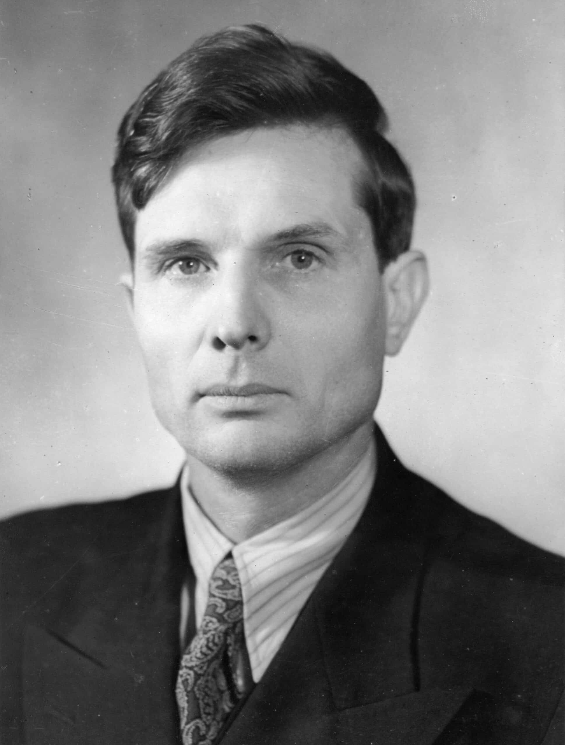 Ritratto in bianco e nero di Michail Suslov nel 1948.