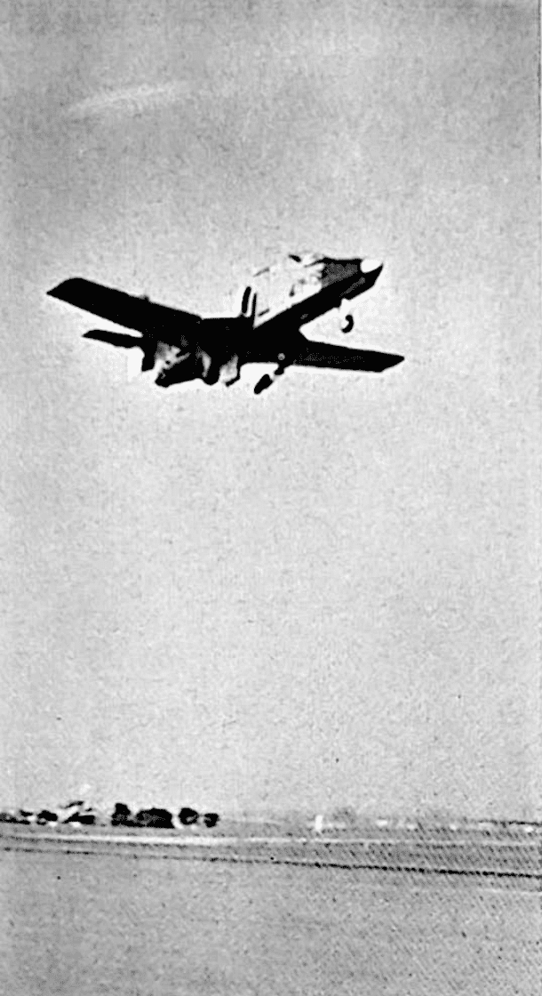 CASA C-101 in volo a bassa quota con carrello esteso