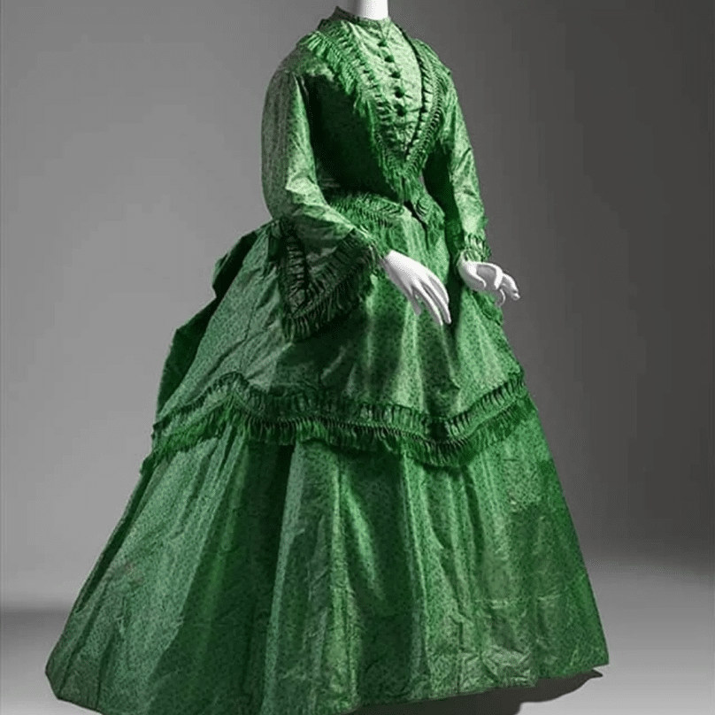 Abito femminile verde di foggia ottocentesca.