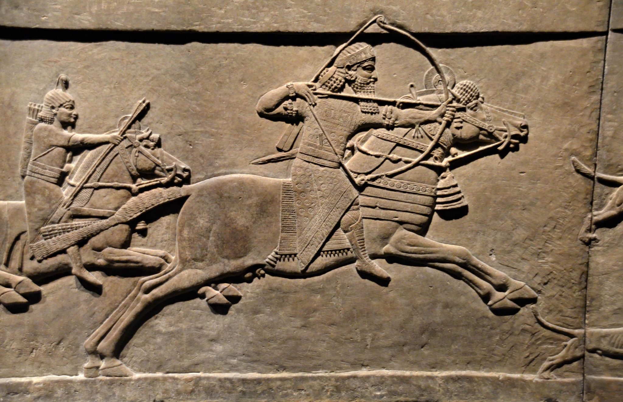 Arcieri a cavallo raffigurati in un rilievo neoassiro