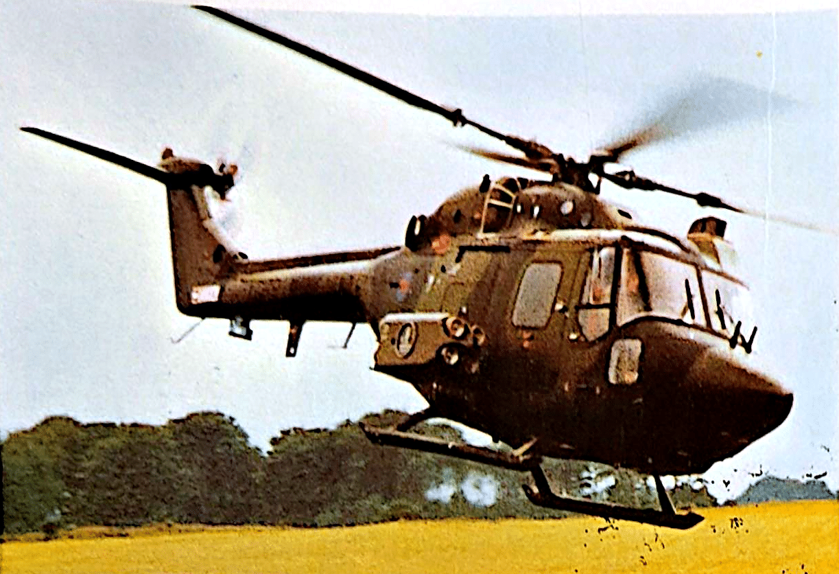 Elicottero Westland Lynx britannico all'aperto.