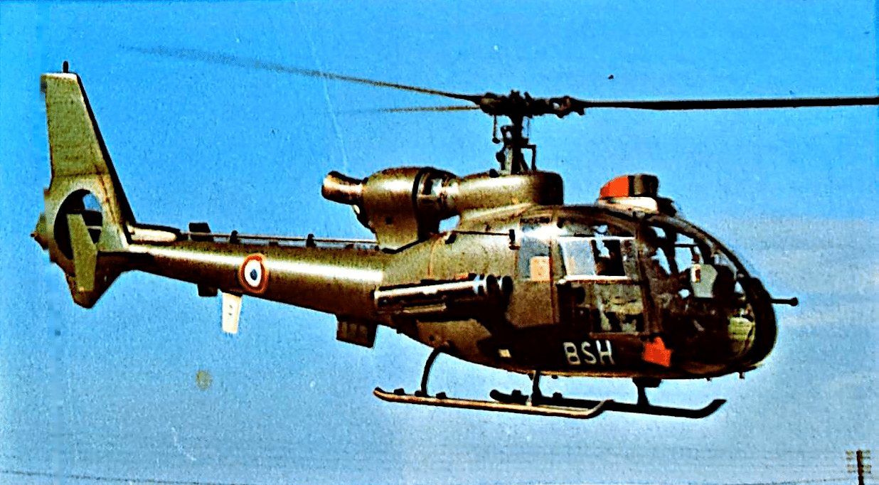 SA 342M Gazelle francese armata con missili HOT.